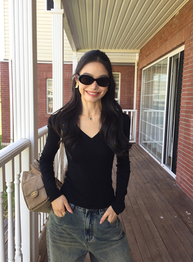pusumede 调性松弛 深V领黑色修身打底衫T恤女休闲慵懒针织上衣