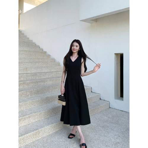 V领背心连衣裙大摆收腰无袖长裙