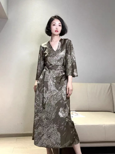 MD8738双色纱粘纤定制面料印花五分喇叭袖腰带长款连衣裙子女v领