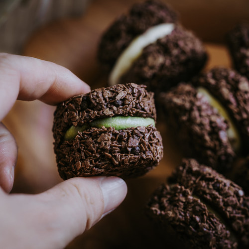 午喵奶轧脆墩墩巧克力燕麦脆饼干