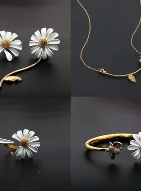 原创设计高级感雏菊耳环
