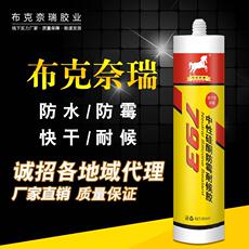 Клей/шьет аксессуары