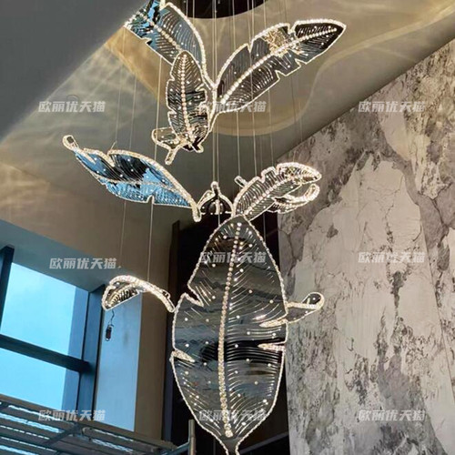 别墅客厅挑空吊灯现代简约