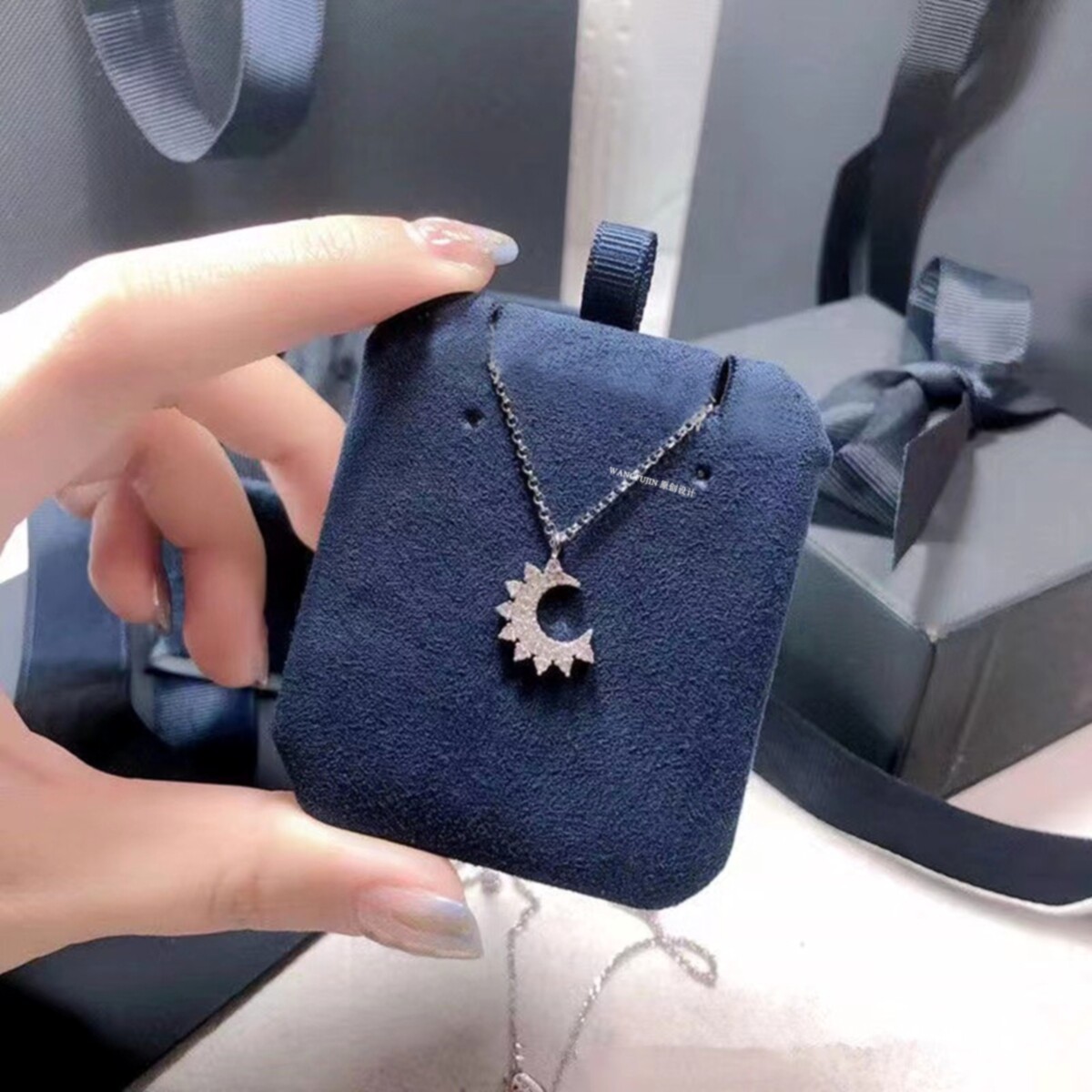 M系小月亮项链 女纯银轻奢小众钻石星月锁骨链吊坠高级感礼物简约