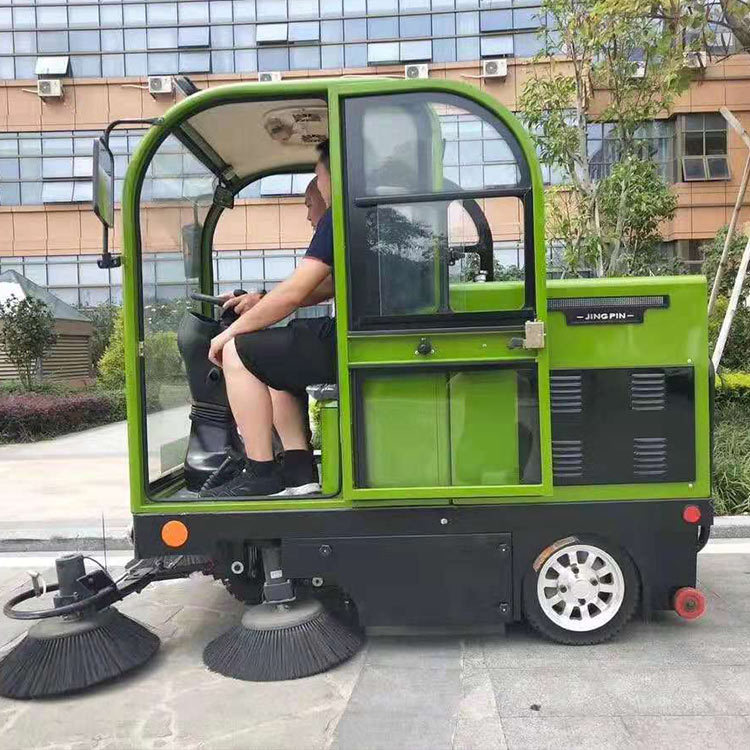 程煤大型路面清洁扫路车