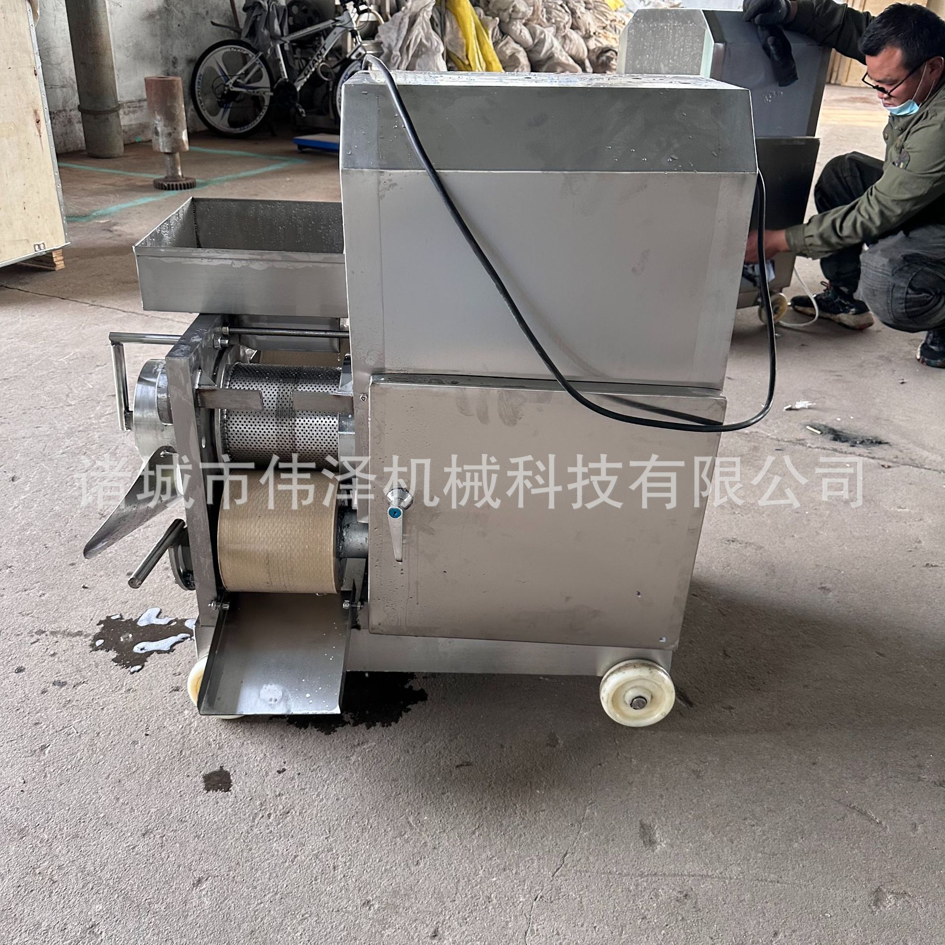 诸城伟泽厂家黄花鱼去刺采肉设备 鱼糜提取过滤机 虾蟹去壳采肉机