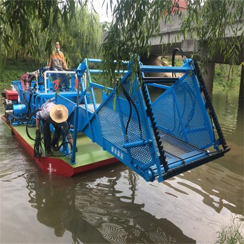 山东小型水葫芦水花生打捞船湖泊芦苇水草割草船打捞粉碎设备