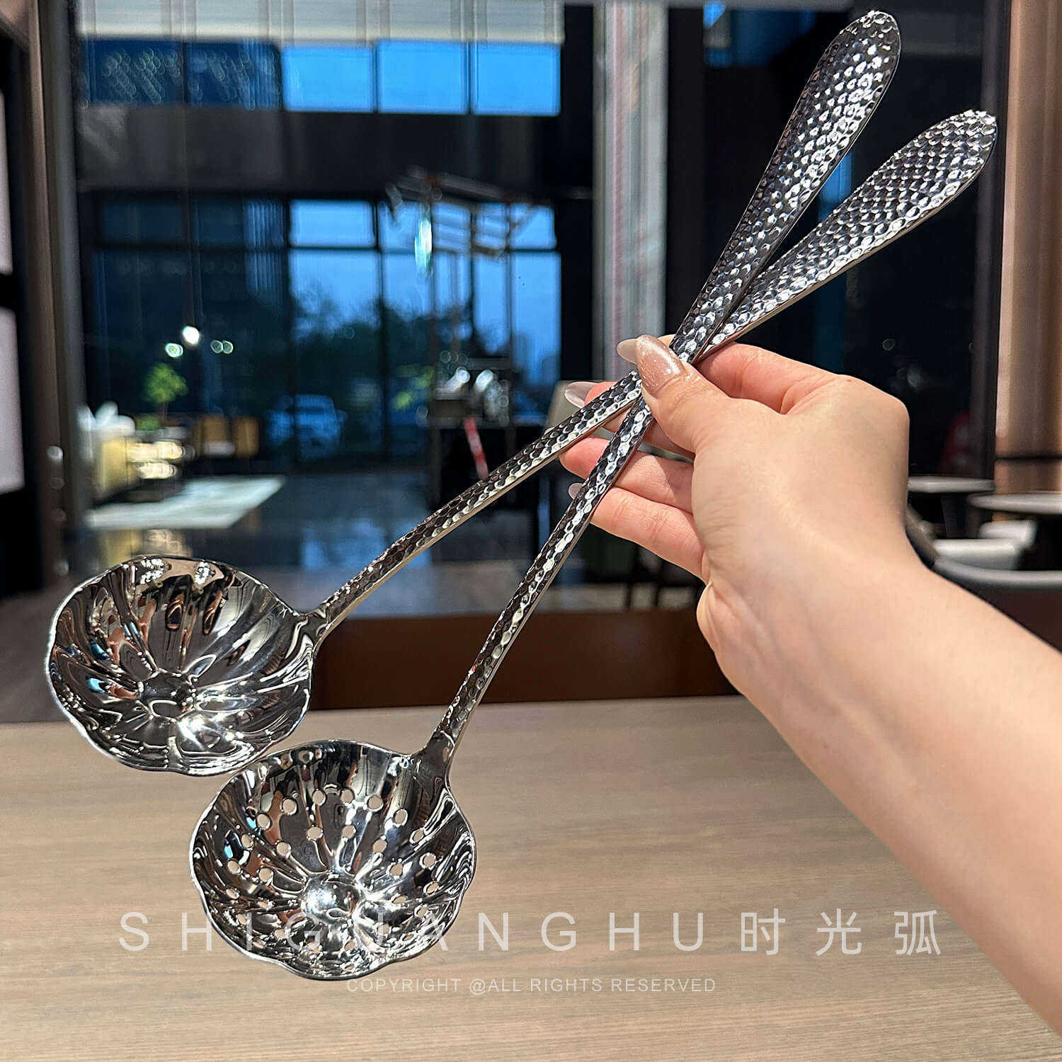 【出口德国】不锈钢大汤勺漏勺锤纹长柄荷叶形大号盛汤公用勺