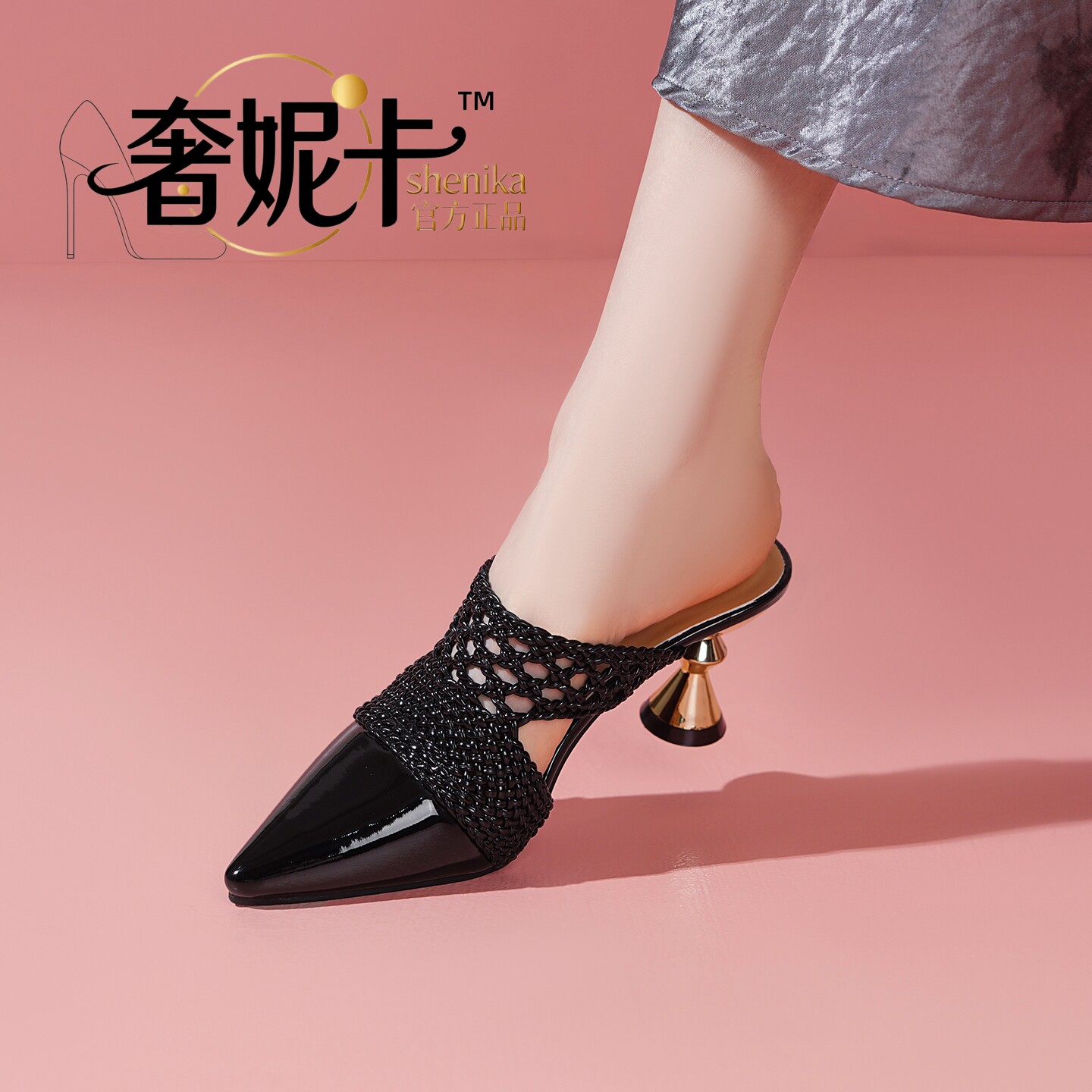奢妮卡7cm真皮尖头镂空包头凉拖图片