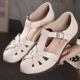 品牌罗马全牛皮凉鞋女式2026新款软底真皮透气缕空包头粗跟妈妈鞋