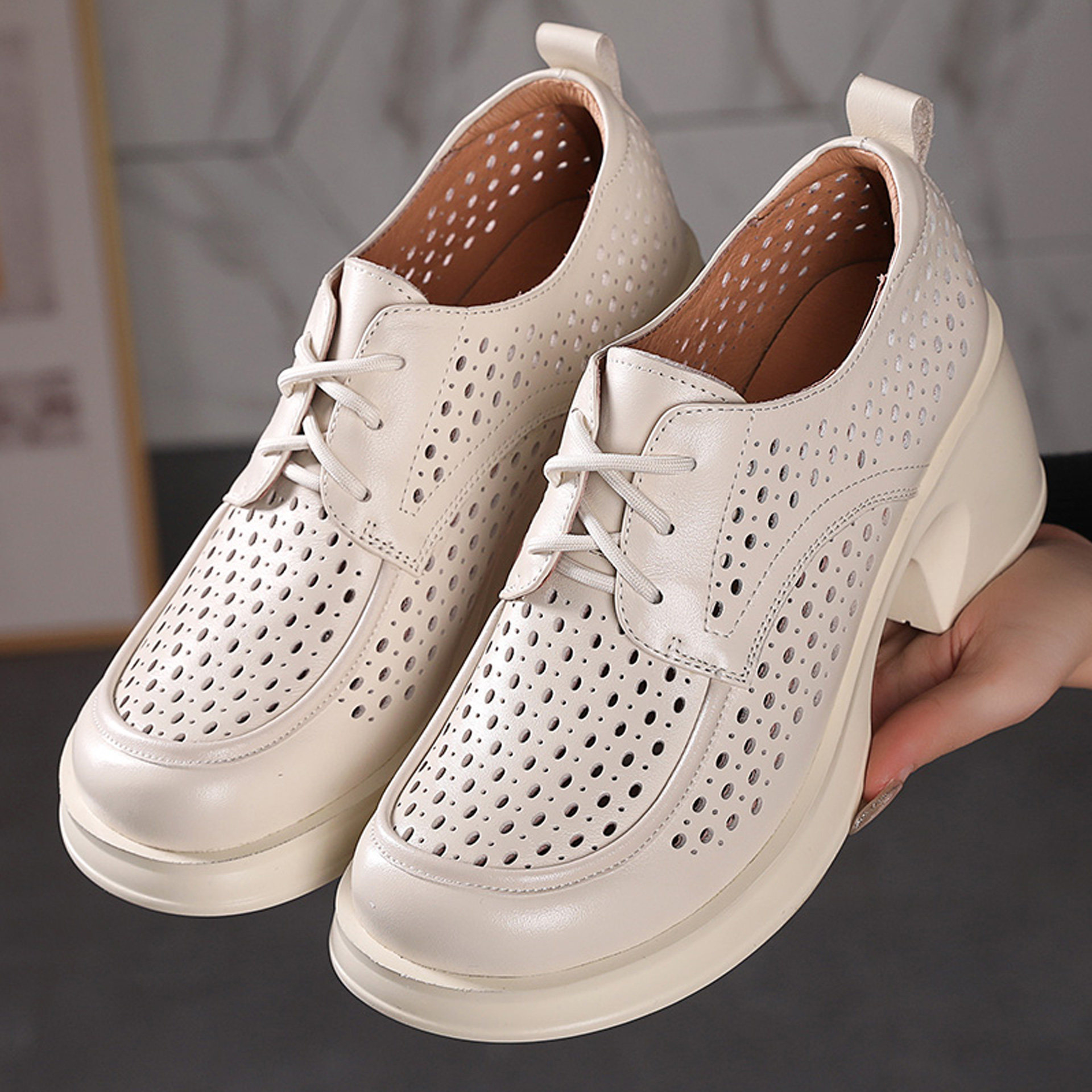洞洞鞋女2026新款厚底真皮镂空凉鞋系带头层牛皮妈妈鞋外穿高级感