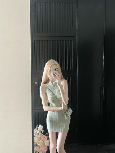 一秒封神裙～纯欲显白挂脖针织裙