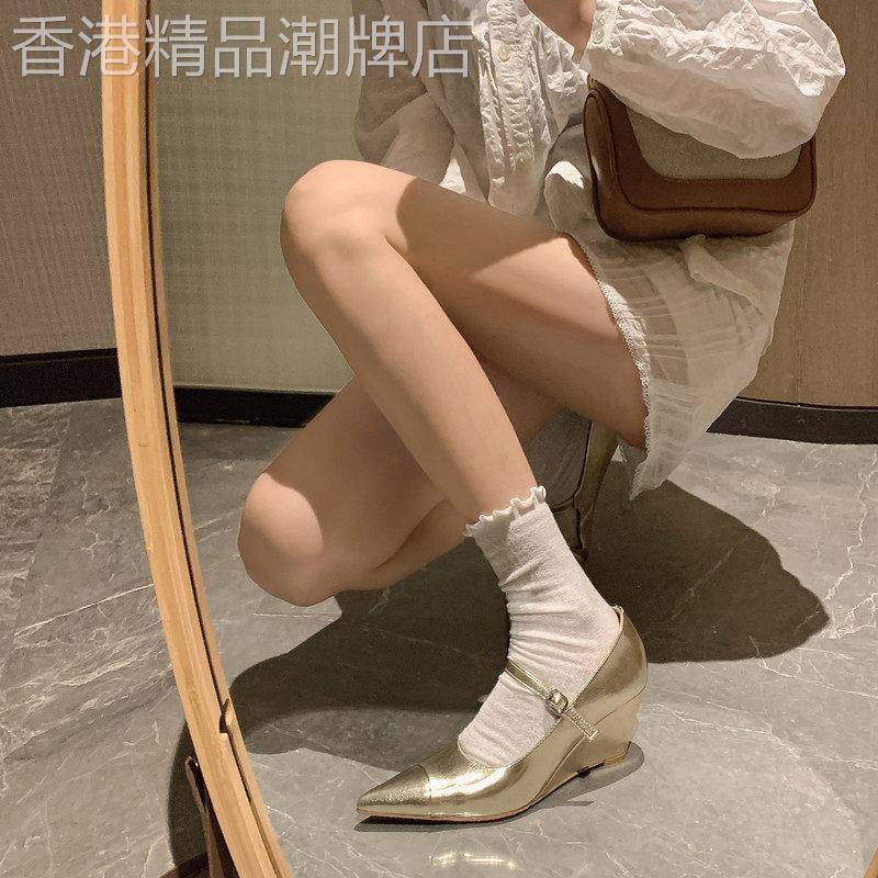 千金驾到~INS博主风金色坡跟尖头玛丽珍鞋浅口一字扣带高跟单鞋女
