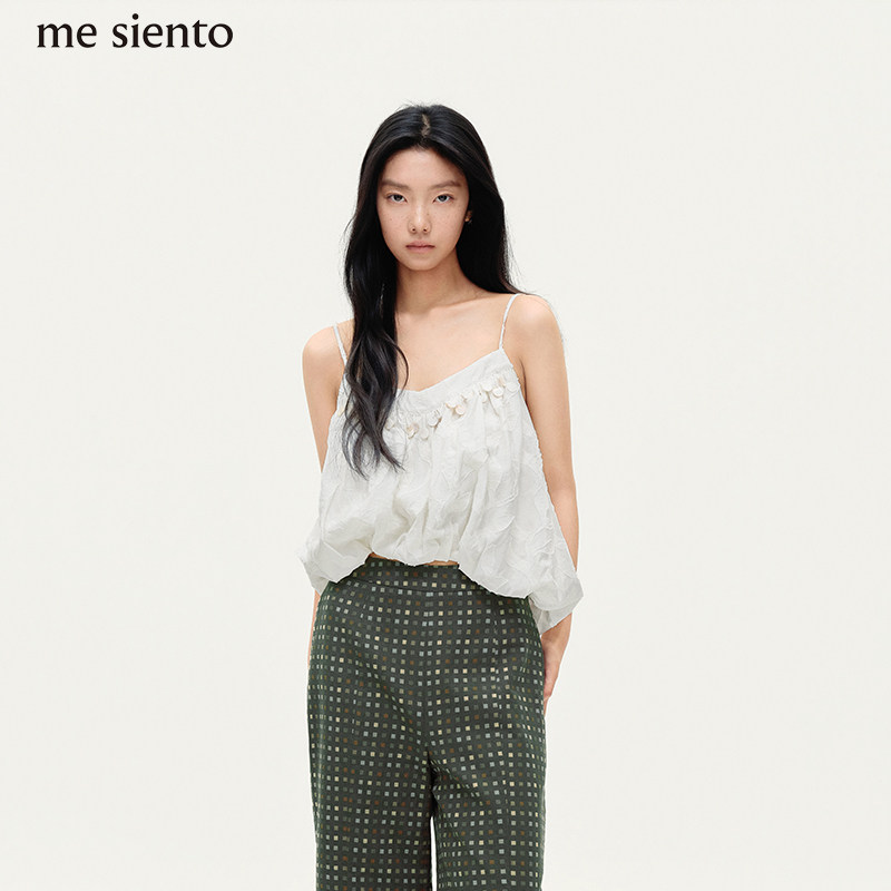 me siento 26SS V领花苞吊带背心可外穿上衣