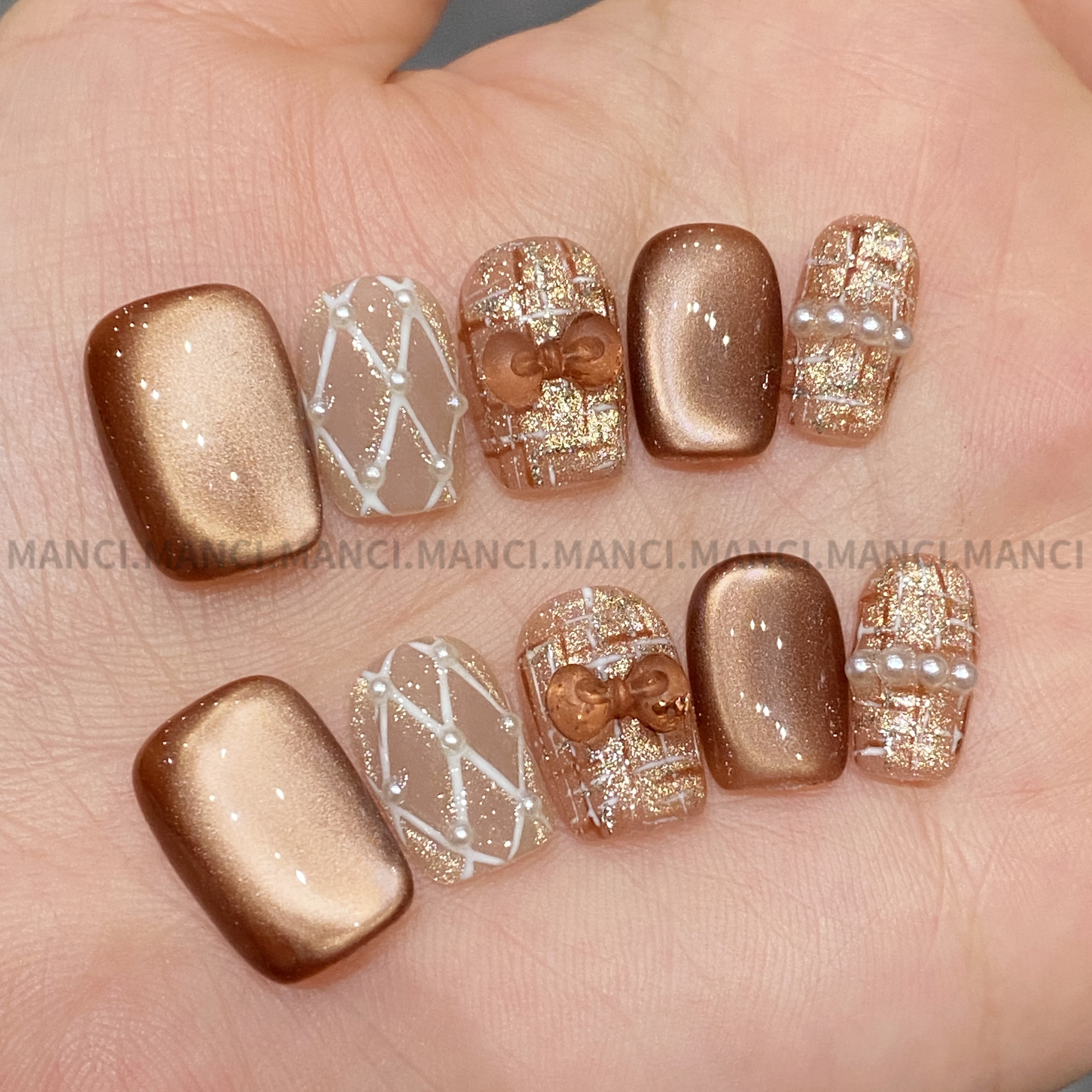 纯手工穿戴甲短款猫眼小香风