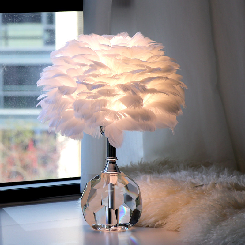 高级感水晶羽毛台灯床头灯气氛灯轻奢礼物简约现代卧室结婚灯新款