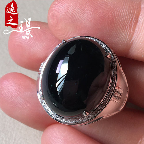 缅甸镶嵌冰种蛋面戒指翡翠