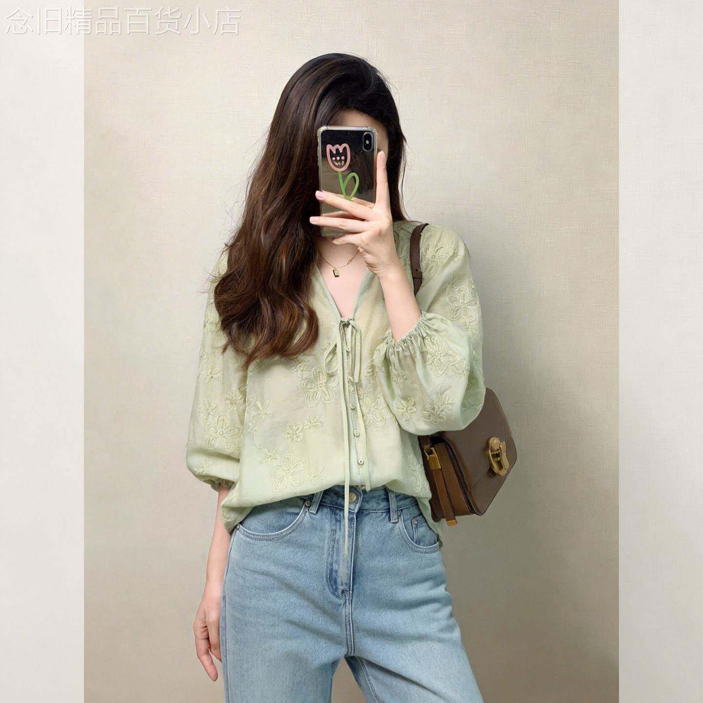独特漂亮巨好看重工刺绣绿色v领衬衫女春装2026年新款泡泡袖上衣