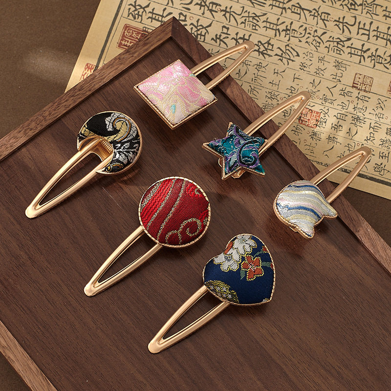 国潮仿宋锦手工发夹新中式刺绣编织刘海夹古风汉服古装气质侧边夹,饰品/流行首饰/时尚饰品新,民族风发饰,淘宝优惠券,粉丝福利购,淘宝优惠卷