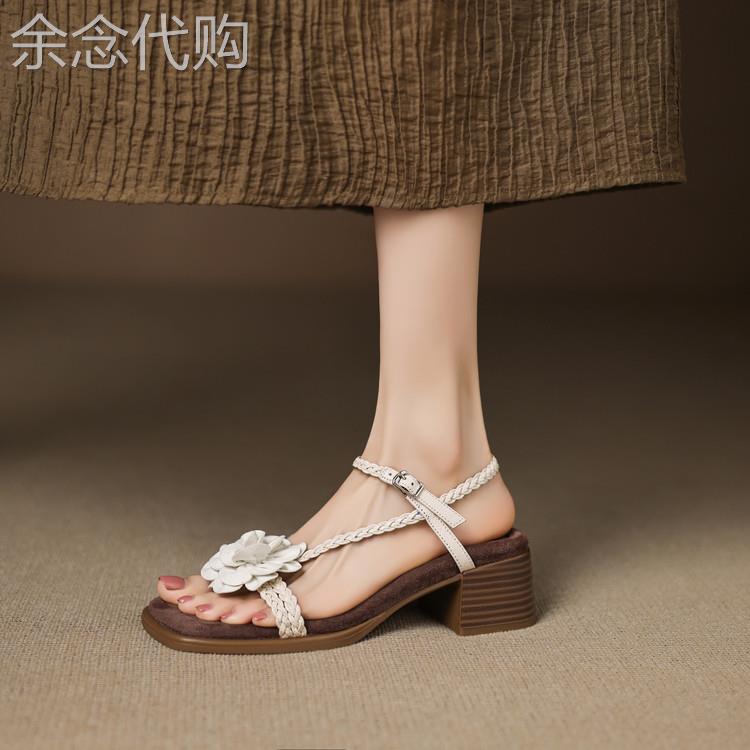 【意大利~Kalen·Oli】 编织花朵露趾凉鞋女粗跟一字带仙女风凉鞋