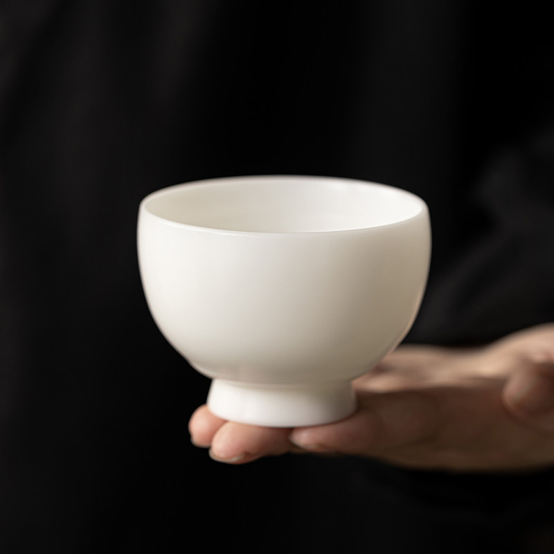 德化陶瓷手拉胚冰种玉瓷茶杯图片