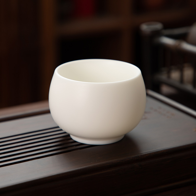 德化陶瓷纯白哑光茶杯