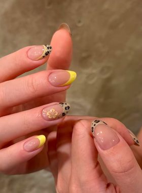 黄色花朵纯手工穿戴甲海莉气质杏仁美甲中长款高级绝美白女甲片