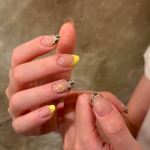 黄色花朵纯手工穿戴甲海莉气质杏仁美甲中长款高级绝美白女甲片