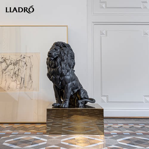 LLADRO雅致 威严雄狮陶瓷雕塑 办公室桌面装饰摆件乔迁开业礼物