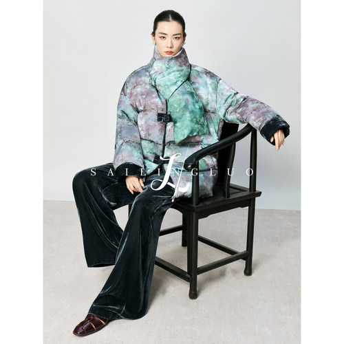 炒色剪花鹅绒服羽绒服外套+围巾