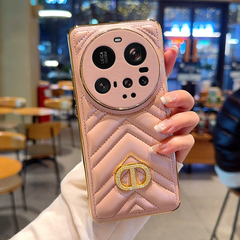 适用于小米15Ultra手机壳网红潮牌皮革V纹小米15Ultra保护套镶钻CD电镀金色边