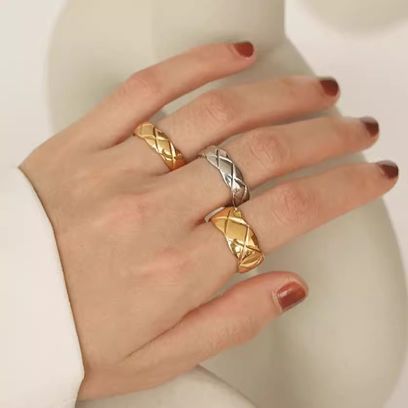 法式极简风菱格纹戒指女纯银小香风简约时尚复古素圈指环情侣对戒