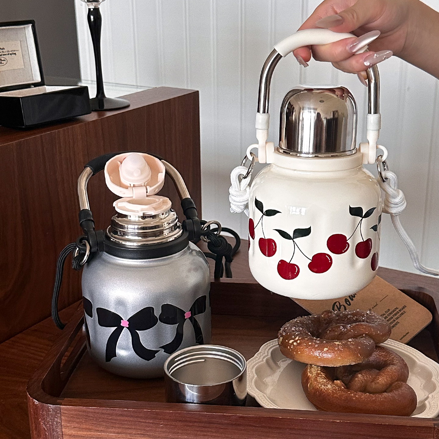 大容量保温水杯女生高颜值2025新款316不锈钢大肚保温壶便携外出