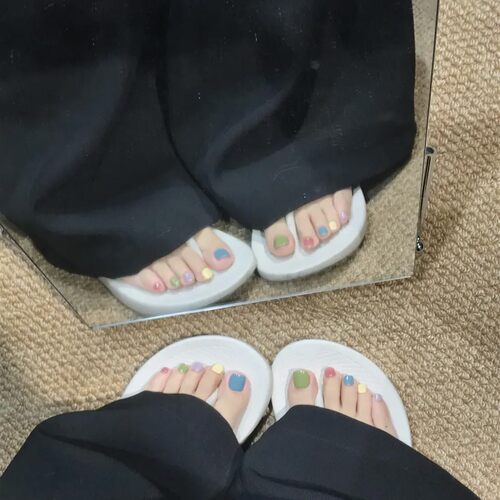 夏季新款糖果色多巴胺脚趾甲美甲跳色超甜休闲感显白脚美甲防水