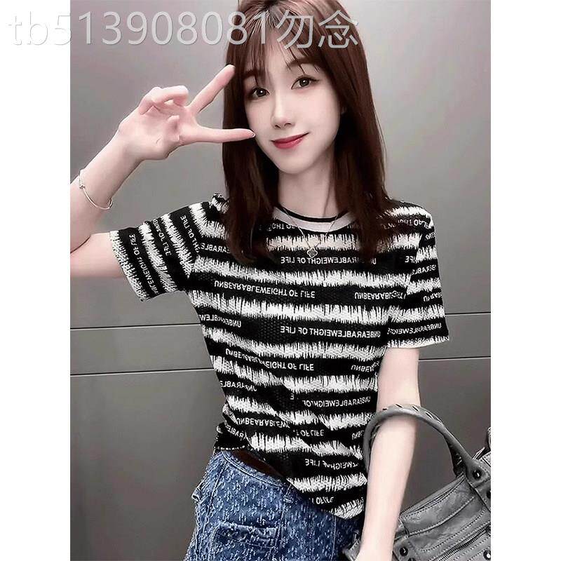条纹短袖T恤女夏季2026新款设计感圆领正肩显瘦短款减龄百搭上衣