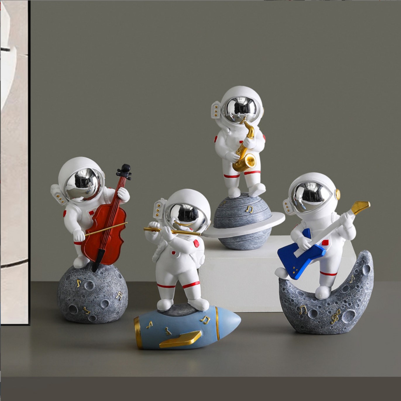 宇航员吊脚娃娃简约轻奢装饰品