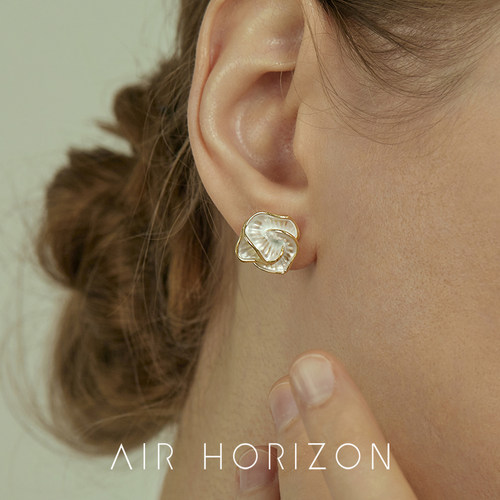 AIR-HORIZON法式女山茶花耳钉