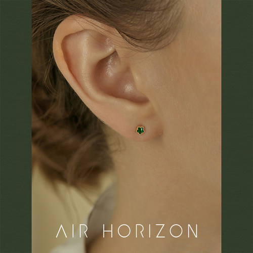 AIR-HORIZON祖母绿锆石耳钉10K金