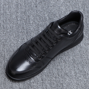 头层牛皮男鞋2025新款轻奢百搭男士运动皮鞋轻便软底真皮休闲板鞋