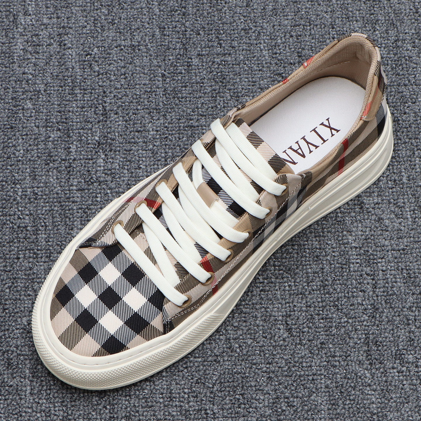 欧货男鞋夏季薄款一脚蹬休闲板鞋2026新款轻便透气时尚格子布鞋男