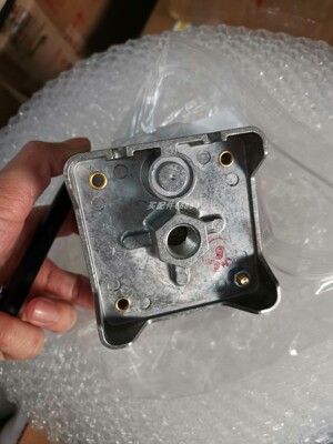 MELTRIC37-28043-172套管插座