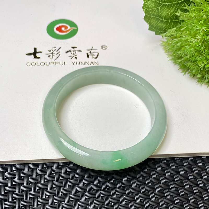 七彩云南天然翡翠白底青翡翠手镯