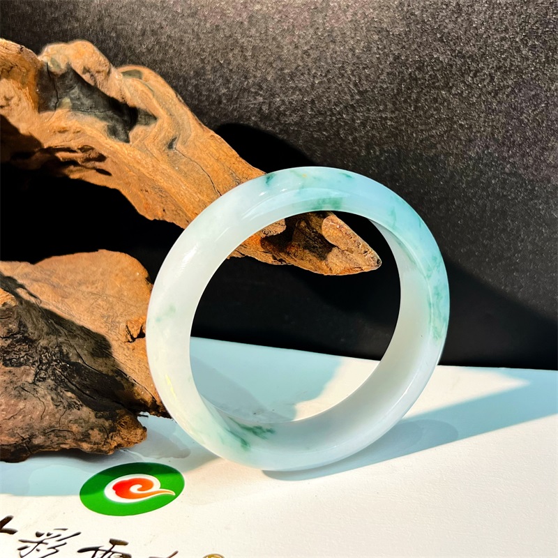 七彩云南天然翡翠宽版飘花手镯