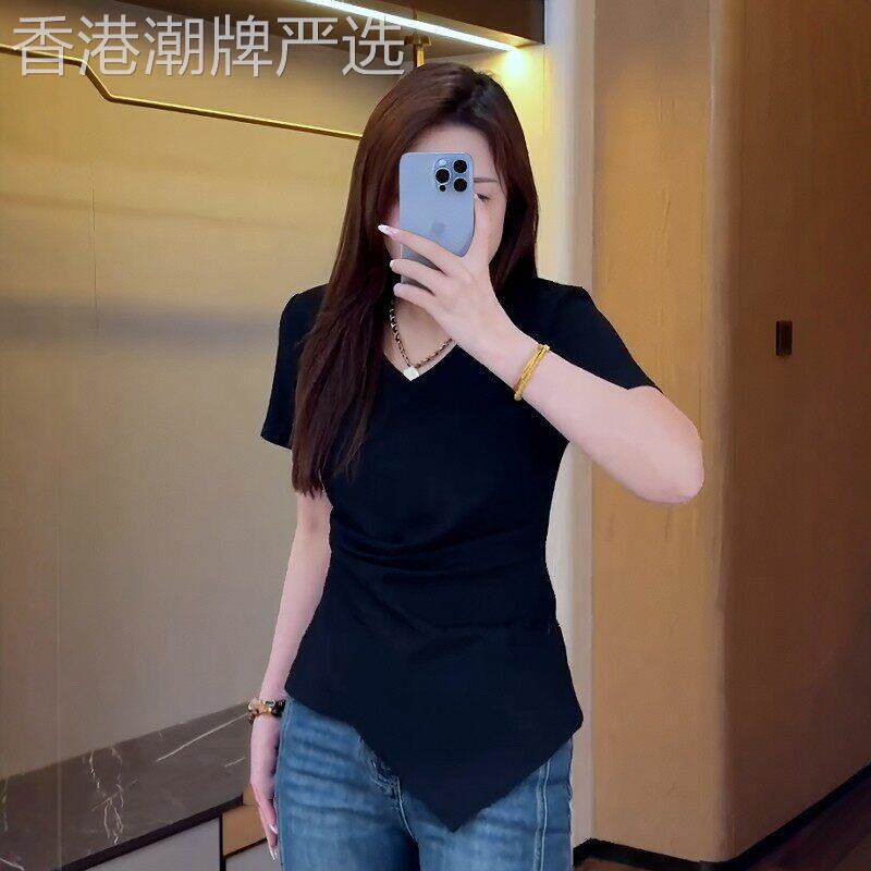 大码黑色正肩短袖t恤女夏季2026新款不规则设计感遮肉显瘦V领上衣