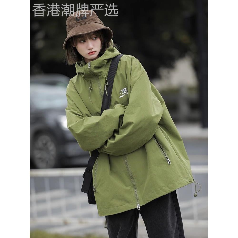 潮牌绿色外套女户外冲锋衣2025春秋新款chic覆古港风设计感棒球服