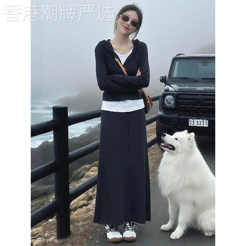 假两件连帽上衣灰色半身裙套装女2026新款早秋巨好看的两件套穿搭