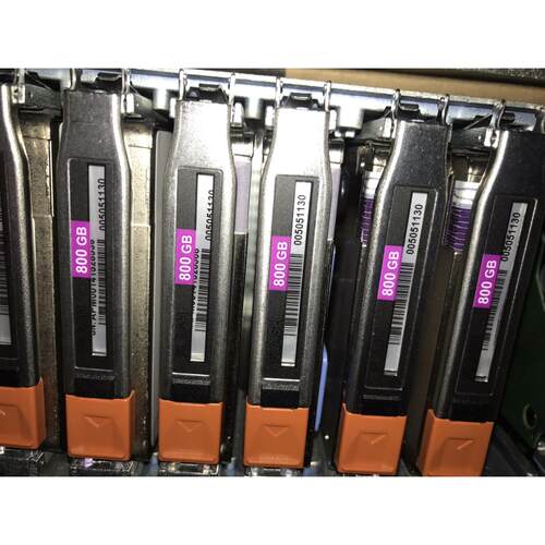 005052257 005052256 D3FC-D2S12FX-800 EMC Unity 800G SSD 80盘