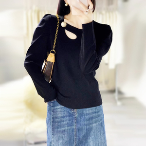 秋季上衣女2023新款设计感纯色镂空纽扣泡泡袖修身针织衫毛衣女