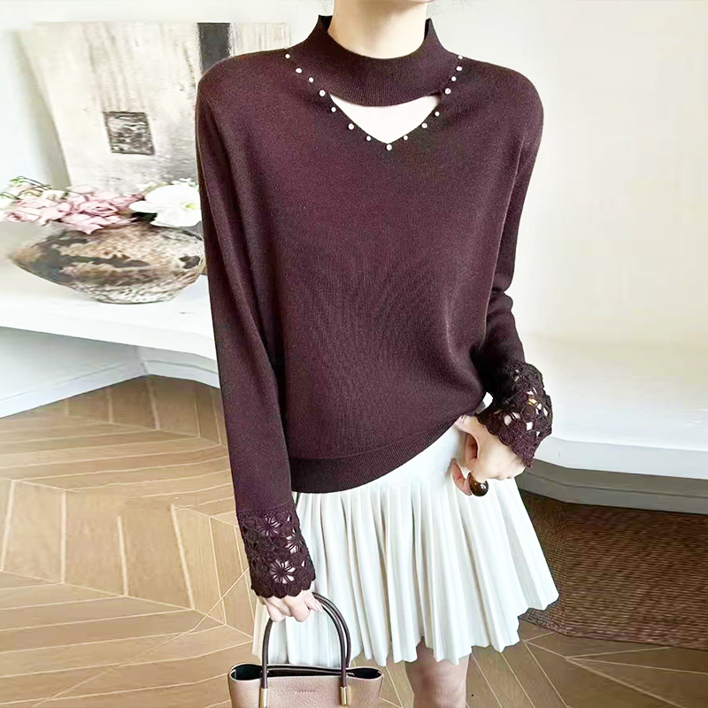 优雅镂空钉珠半高领袖口提花针织