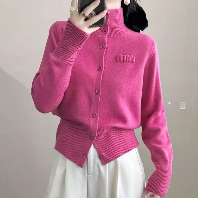 立领毛巾绣纽扣简约高级感上衣女